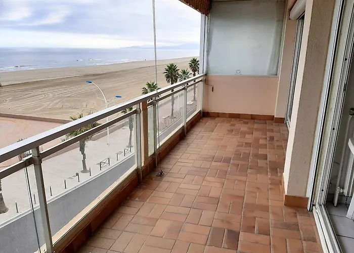 T2 Renove Face Avec Balcon Au Canet-plage, 4 Pers - Fr-1-696-127 *